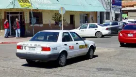 Esperan regularización taxistas