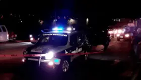 Abandonan vehículo después de volcarse