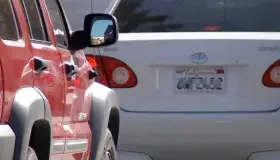 Confirman que sí podrán cruzar a EU vehículos regularizados