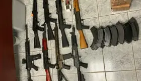 Aseguran potente armamento en garita