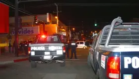 Agrede conductora ebria a oficiales