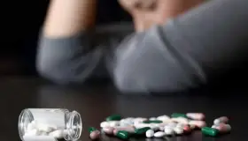 Le quitan celular e intenta quitarse la vida