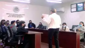 Participan niños en “Diputado Infantil por un día” del INE