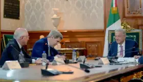 Rechaza AMLO a grupo de EU para revisar reforma eléctrica