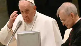 Pide Papa perdón por abusos en internados católicos para indígenas en Canadá