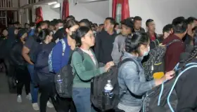 Rescatan a migrantes hacinados en hotel de Ecatepec