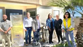 Hace FESAC donación de equipo para personas con alguna discapacidad