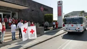 Presente Cruz Roja en Bahía de Kino