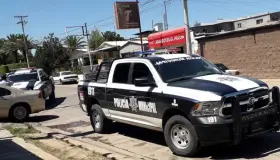 Entran a negocio, se llevan dinero y mercancía