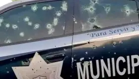 Acribillan sicarios a dos policías en su patrulla en SLRC