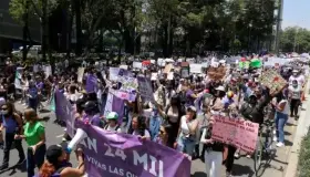 Marchan mujeres de CdMx contra feminicidios