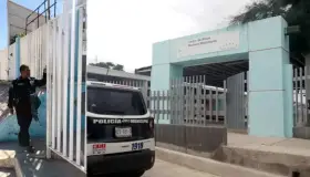 Dañan al menos tres planteles educativos