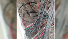 Pegan de nuevo a escuela, se llevan cableado