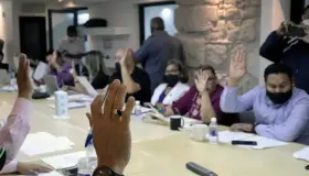 Eliminan recargos a permisos de vendedores ambulantes