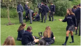 Gestiona agrupación apoyos para estudiantes locales