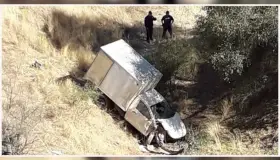 Identifican a chofer que volcó y falleción en barranco