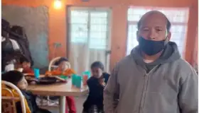 Saca adelante a sus seis hijos padre soltero; su esposa dijo que iba al mercado y no volvió