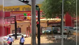 Causan caos vial consumidores de café en principales rúas