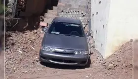 Encuentran vehículo robado en centro comercial