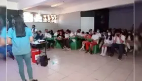 Llevan pláticas preventivas a estudiantes de secundaria