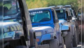 Apoyan jeeperos a bomberos para equipamiento ante lluvias