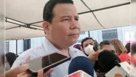 Retienen sueldos de 4 mil trabajadores públicos