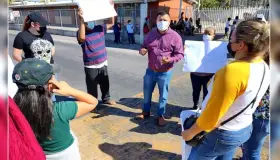 Protestan en escuela ante falta de electricidad