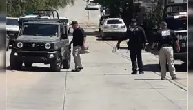 Hieren de bala a mujer frente a escuela; genera pánico en plantel