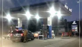 Golpea cliente a despachador y huye del lugar