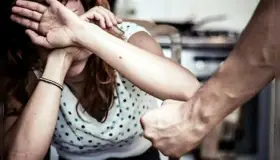 Arrestan a persona que maltrataba a su esposa