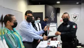Reconocen a Policía del Mes de Mayo