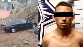 Confronta víctima a ladrón de su vehículo