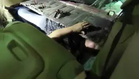 Detienen a migrante escondido en compartimiento de vehículo