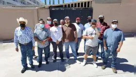 Quieren trabajadores de Lechería Yaqui recuperar sus empleos