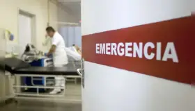 Lesionan a persona mientras dormía en la calle