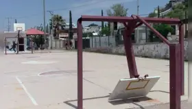 Denuncian daños en cancha de basquetbol en la San Carlos