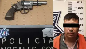 Arrestan a hombre por agredir a menor y detonar arma de fuego