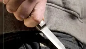 Asaltan farmacia con arma blanca