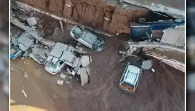 Pagan daños a afectados por socavón