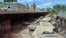 Alertan por socavón en la avenida Tecnológico