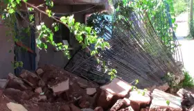 Reporta daños a vivienda por derrumbe de pared