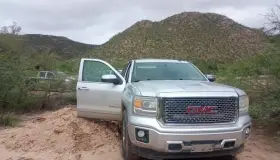 Aseguran arsenal y vehículo blindado