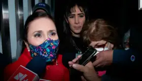 El que nada debe nada teme: Rosario Robles entrega pasaporte a la FGR