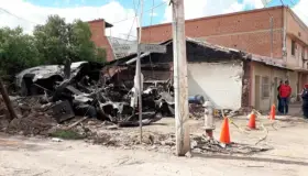 Encuentran antiguo narcotúnel durante demolición de casa