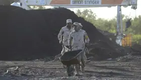 Buscan estrategia para rescate de mineros