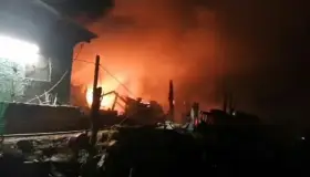 Arden casas en Nogales