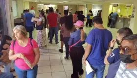 Supera demanda, la oferta de placas