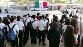 Encabeza Alcalde evento cívico en Secundaria Técnica 9