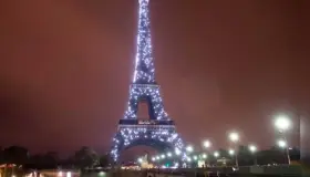 París apaga iluminación de Torre Eiffel y otros monumentos ante crisis energética