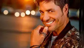 Reaparece Chayanne con rostro diferente; fans reaccionan